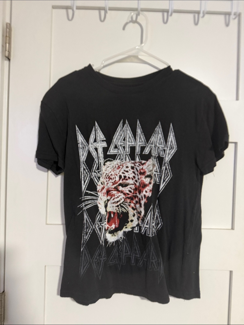 Def Leppard Black Short Sleeve Graphic Tee - Leopard Head